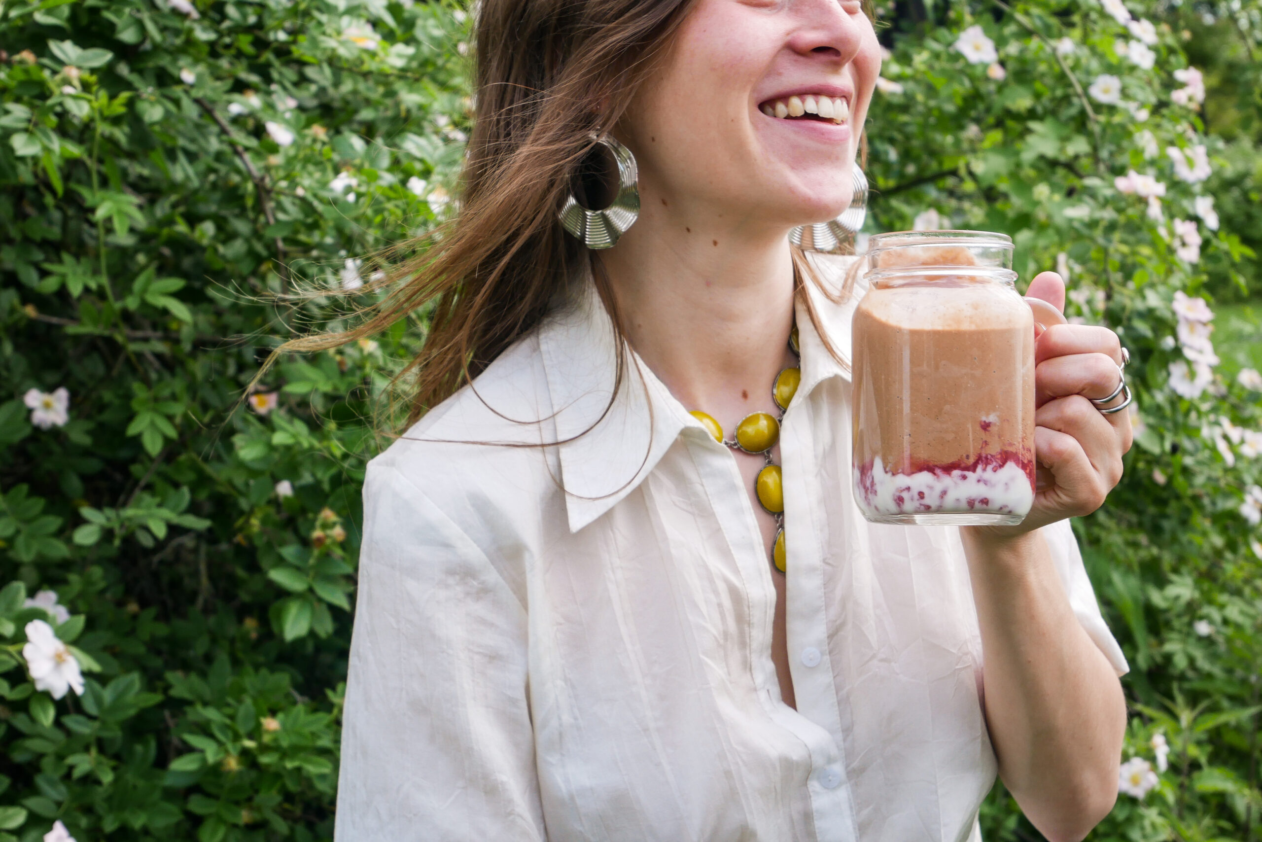 Rohkakao Smoothie mit Himbeeren Soße